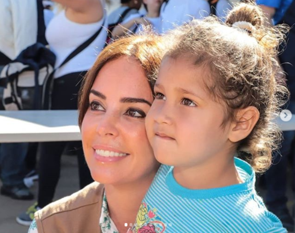 Unos 2000 niños del barrio Tablada de Asunción recibieron ayuda de la primera dama - Churero.com