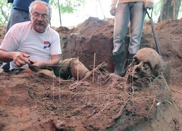 Rogelio Goiburú, el médico que recupera la memoria