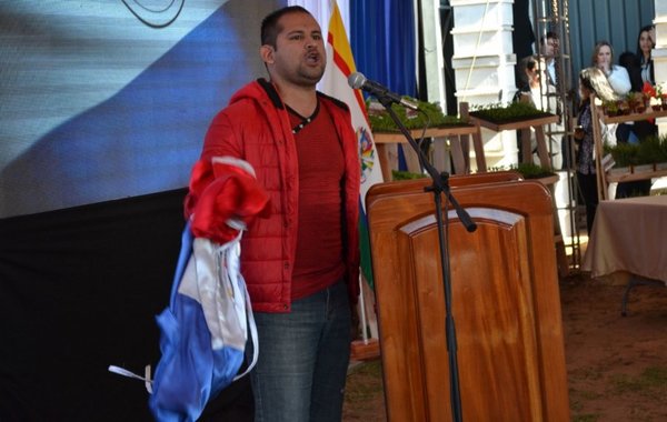 Joven insiste en que la salud está politizada - Edicion Impresa - ABC Color
