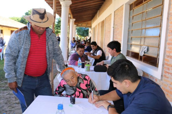 Asisten a pobladores de San Juan del Ñeembucú - Radio 1000 AM