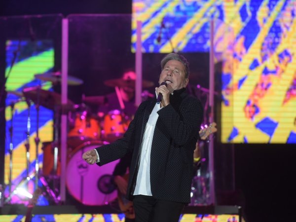 Emotivo concierto de Ricardo Montaner en Paraguay