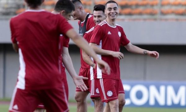 La Albirroja se enfrenta a Colombia este domingo