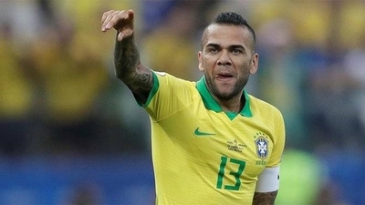 HOY / Dani Alves anuncia que no seguirá en el PSG