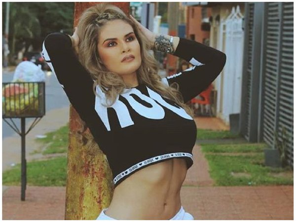 Devota sexy de San Cayé denuncia cuenta falsa