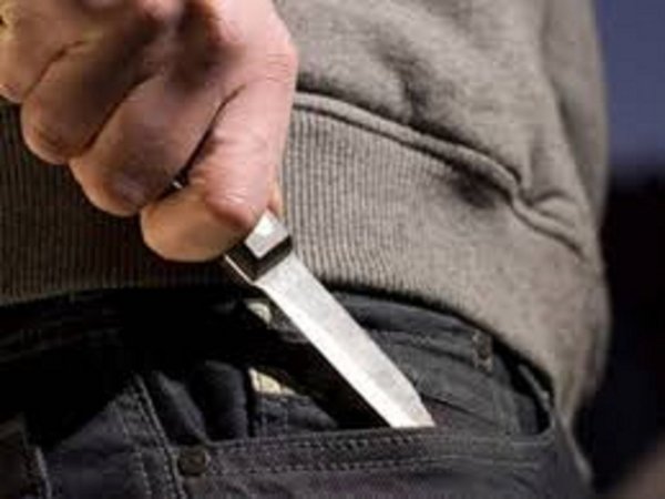 Apuñaló a su padrastro porque le trató de mantenido