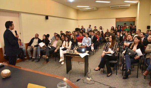 Organización Colfuturo asesorarán para gestión de becas en el país