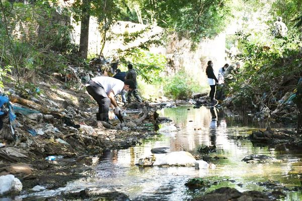 Unos 600 voluntarios limpiaron el arroyo Damián en Limpio