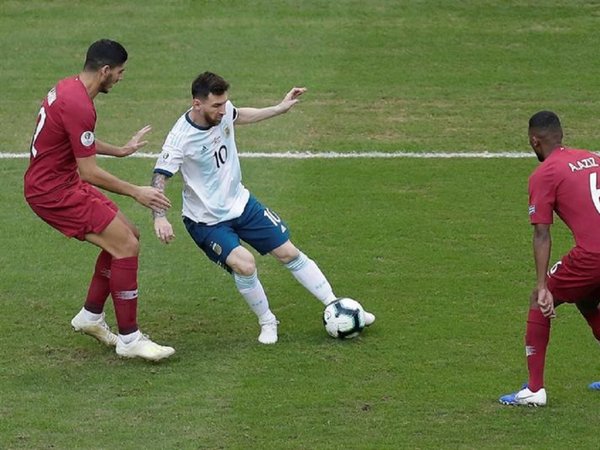 Messi: "Todas las canchas donde jugamos son muy malas"