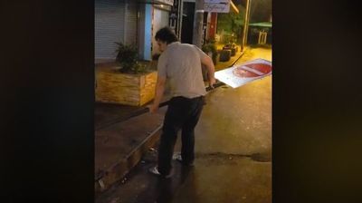 Kelembú delinque al destruir señales de tránsito - Nacionales - ABC Color