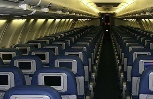 Oke y quedó atrapada en un avión