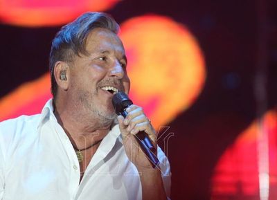Emotivo Montaner brilló con un gran show en Asunción