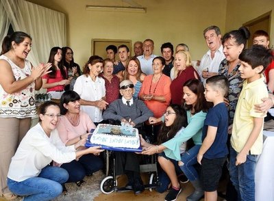 Veterano festejó 104 años entre amor familiar - Edicion Impresa - ABC Color