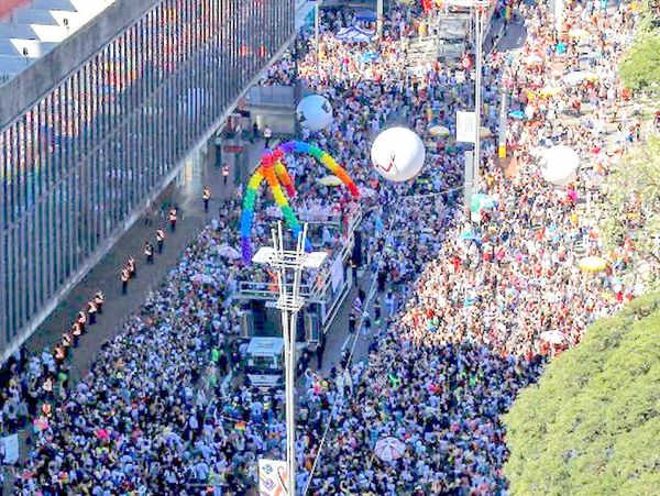 Marcha LGBT inunda San Pablo exigiendo respeto a diversidad