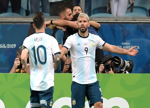 Argentina revive y se mete en la pelea