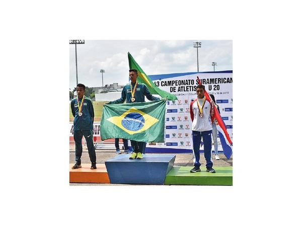 Céspedes logra bronce en Cali