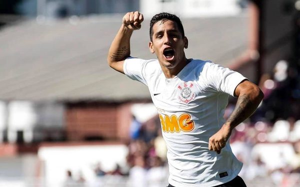 Colmán celebra primer gol en Corinthians