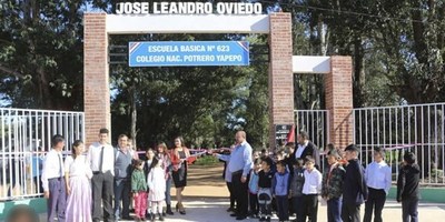 LA INTENDENTE DEL PILAR ENTREGÓ OBRAS EN ESCUELA DE POTRERO YAPEPÓ.