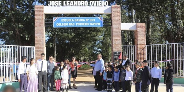 LA INTENDENTE DEL PILAR ENTREGÓ OBRAS EN ESCUELA DE POTRERO YAPEPÓ.