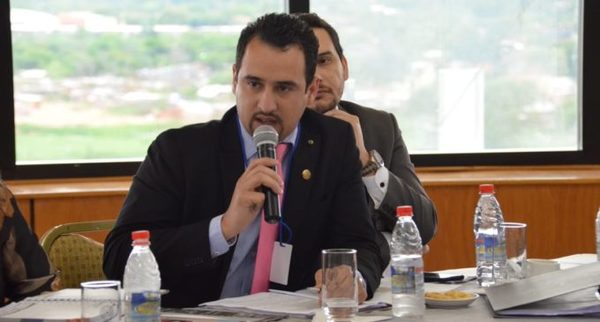 Remiten hoy al Ejecutivo propuesta de reajuste de 3,8% del salario mínimo - ADN Paraguayo