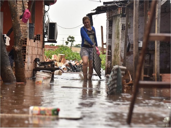 Pese a descenso del río Paraguay, damnificados seguirán en albergues