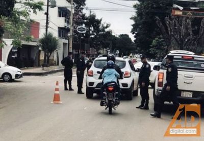 Policía realiza intensos controles para combatir la ola de crímenes que aún así no para
