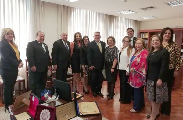 Ministra Bareiro de Módica recibió a representantes de la Asociación de Jueces