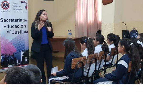 Educando en Justicia capacitó en colegio católico de la capital