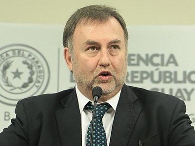 Benigno López pidió que dejen de complicar a su esposa