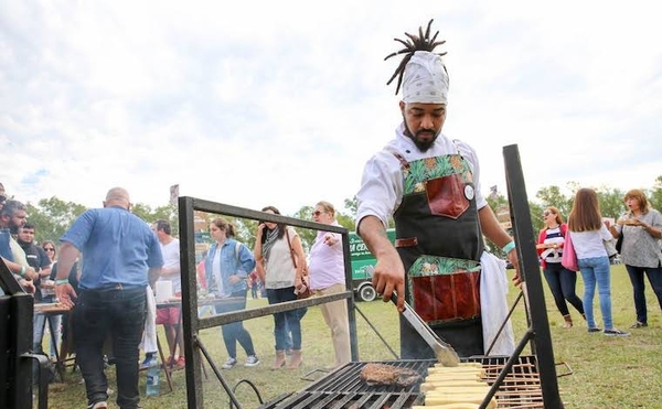 HOY / Jornada al aire libre para seguir  respetando al fuego: "Feria Tatá"  para disfrutar de la comida