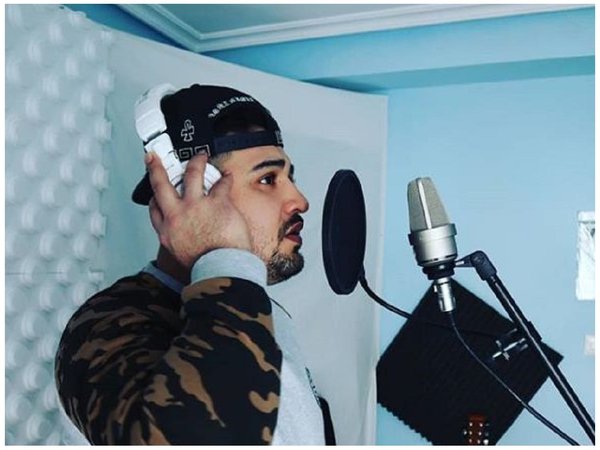 Paraguayo causa furor en España con su música urbana