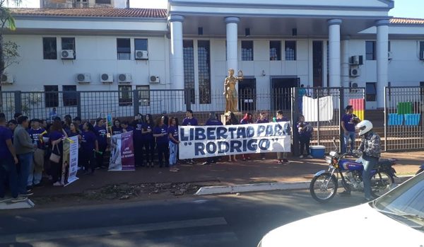 Funcionarios denunciaron ser arreados para pedir libertad de presunto doble homicida