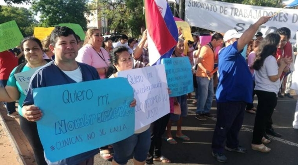 HOY / Con ley de presupuesto, recursos de Clínicas pueden disminuir: sindicatos anuncian huelga general