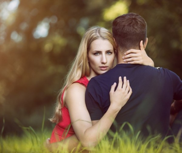 Según estudio un tercio de las mujeres ha ido a una «cita romántica» sólo por la comida gratis