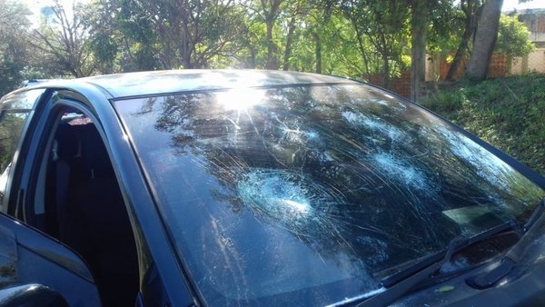 Concejal de Caaguazú vandaliza vehículo de expareja - Nacionales - ABC Color