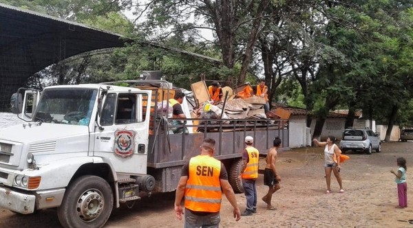 Todavía no han autorizado al retorno de familias tras la crecida del río - Radio 1000 AM