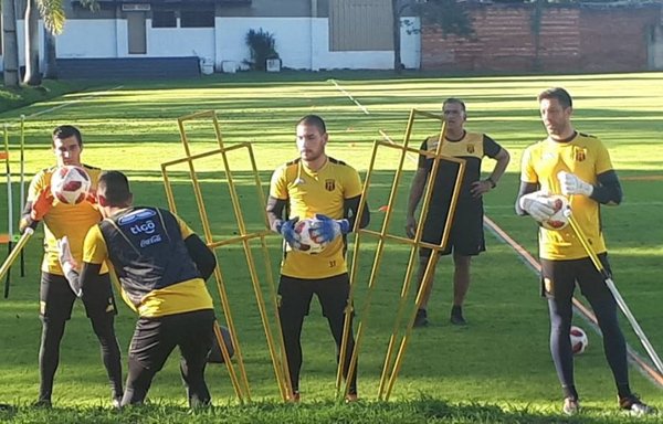 “La pelea por el puesto hace acrecentar a los dos” - Deportes - ABC Color