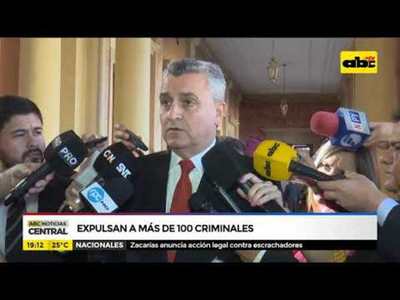 Expulsan a más de 100 criminales - Tv - ABC Color