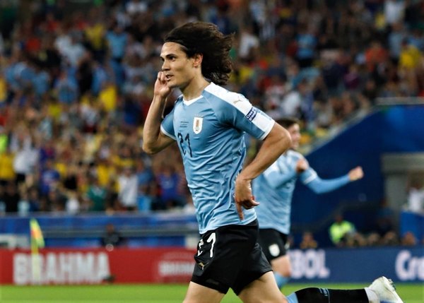 Uruguay derrotó a Chile y avanzó como líder