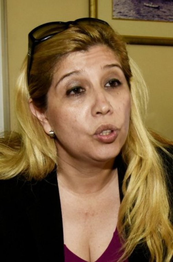 Ferreiro suspendió a directora - Edicion Impresa - ABC Color