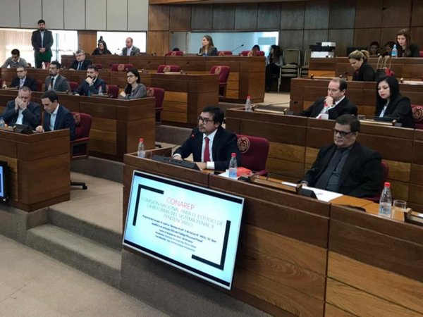 Ministro Ríos admite incapacidad y desidia por la crisis penitenciaria
