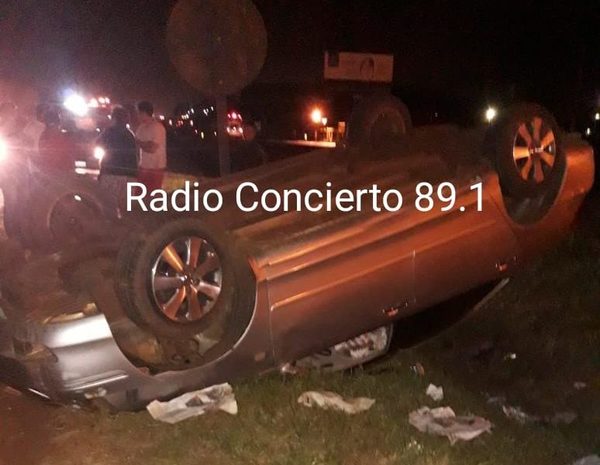 Conductor abandona vehículo luego de accidente