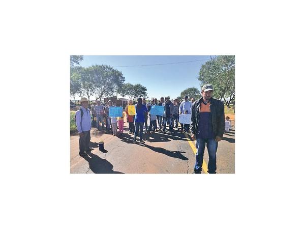 Protestan con cierre de ruta por designación de Jalil Rachid