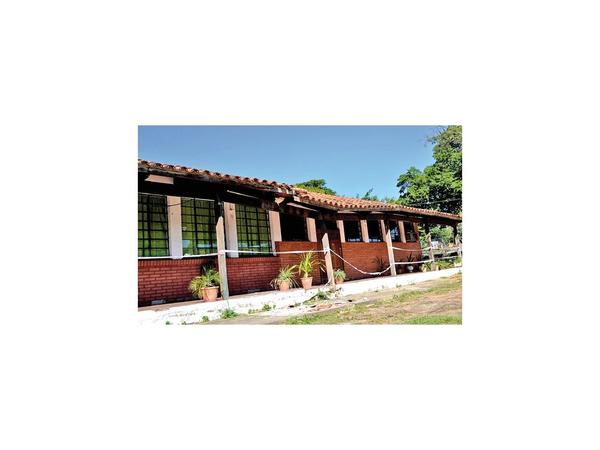 Evacúan edificio por peligro de derrumbe en Cordillera
