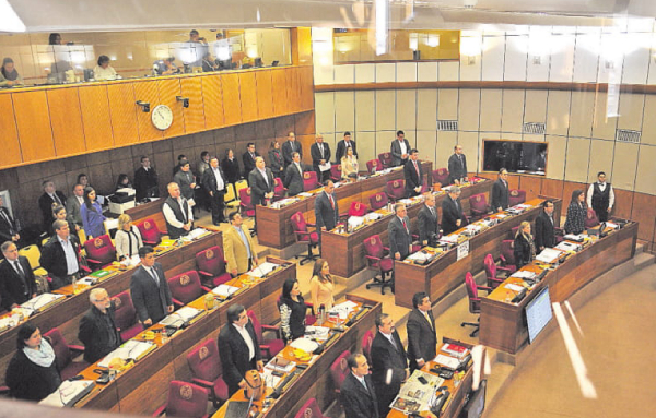 Denuncian que clan político está detrás de expropiación irregular | Diario Vanguardia 07