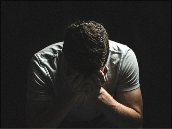 Joven con trastornos queda sin fármacos y agrede a sus padres