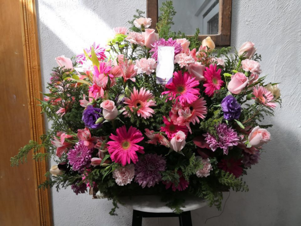 Pedirán cancelar contrato de arreglos florales - Radio 1000 AM