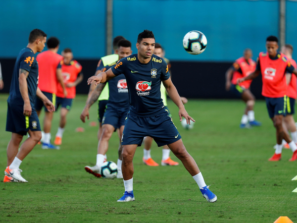 Brasil no contará con Casemiro ante Paraguay