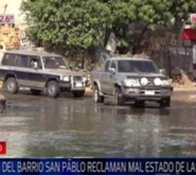 Zona de barrio San Pablo está inundada de cloaca - Paraguay.com