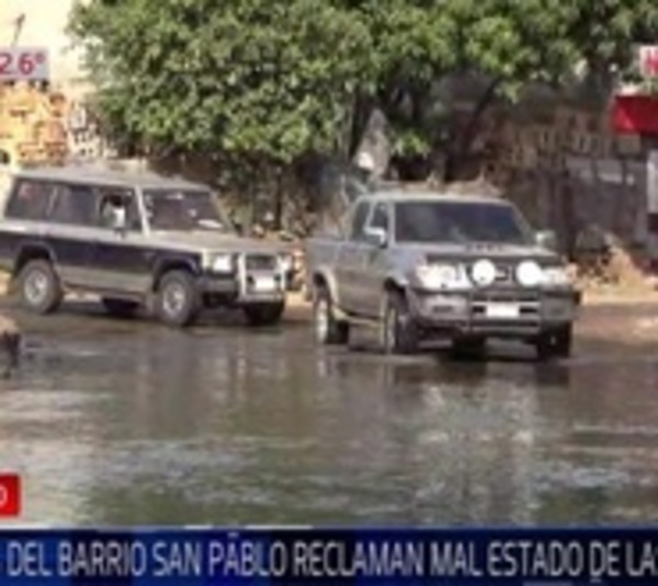 Zona de barrio San Pablo está inundada de cloaca - Paraguay.com