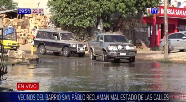 Vecinos de Asunción viven en medio de una laguna de cloaca | Noticias Paraguay